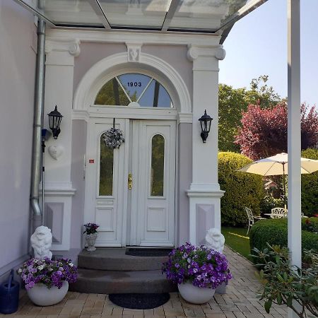 Villa Flora Friedrichstadt Exterior photo